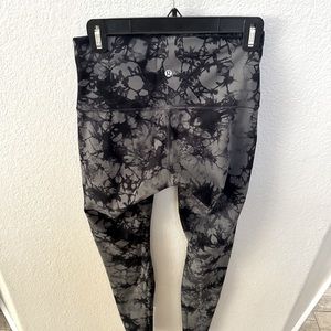 Lululemon size 8 full length tie dye legging